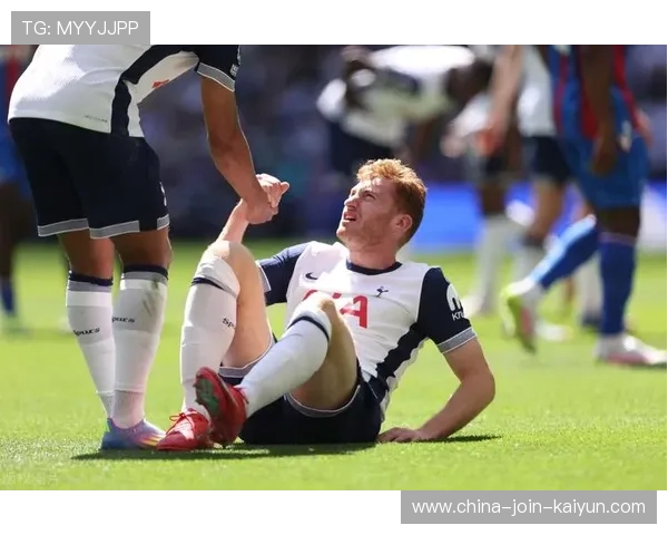 曼联全力备战热刺，赛季四强席位悬念重重